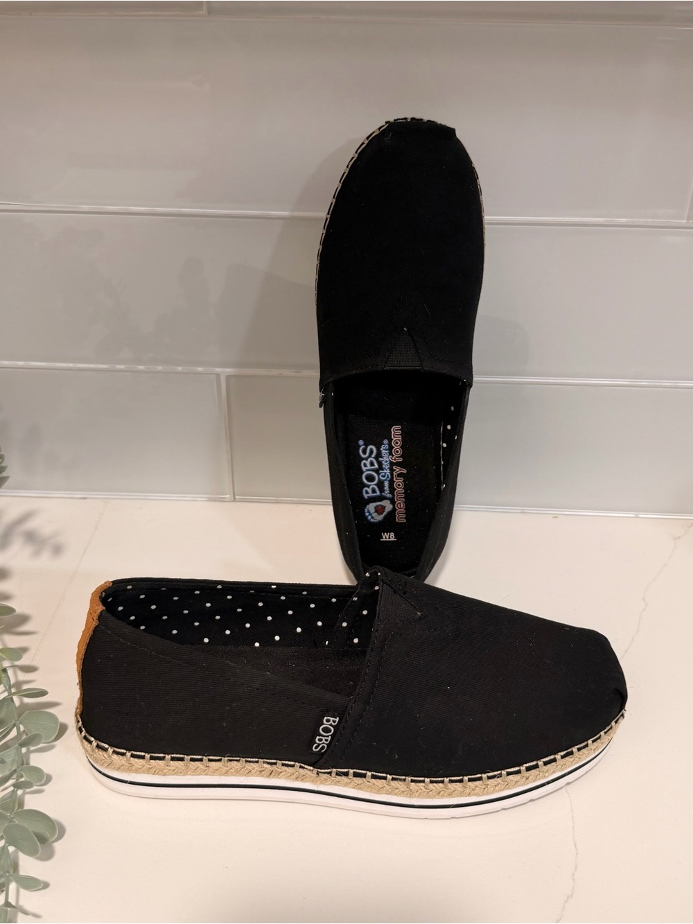Brand New Skechers BOBS Breeze slip-on espadrille flats Size 8 Black Canvas Cute